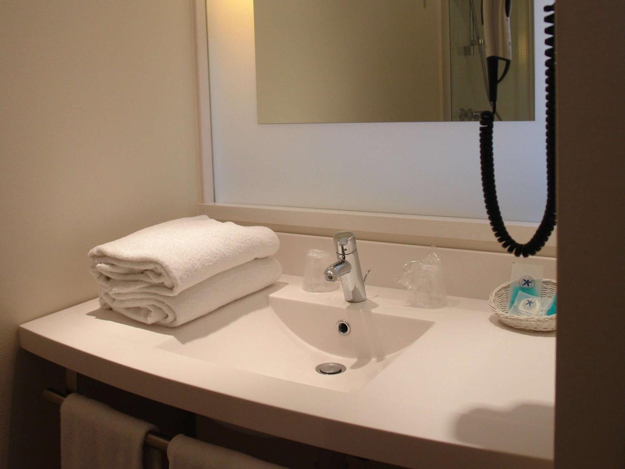 Ibis Styles Chinon Hotell Exteriör bild